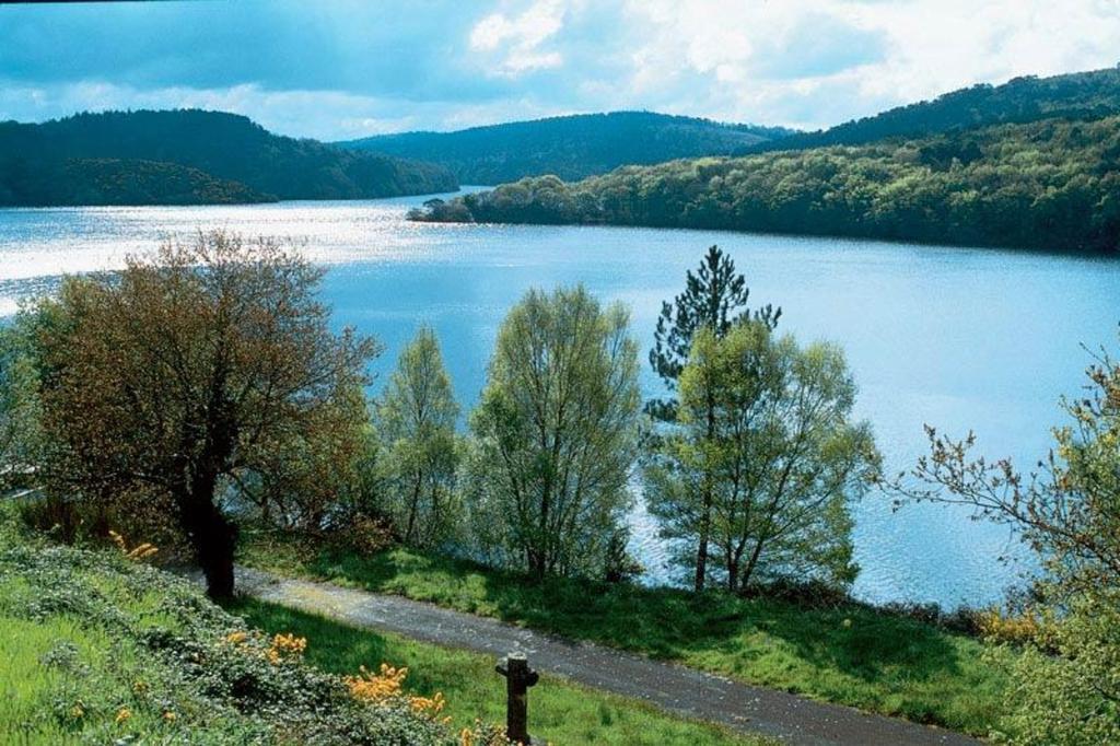 Saint-Nicolas-du-Pélem Yec'Hed Mat Bed & Breakfast エクステリア 写真